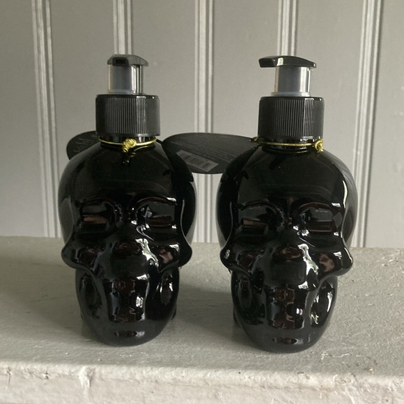 NWT 2 Black Skull 💀 Shaped -Blackberry Sage Scented Maison De Base Hand Soaps - Picture 3 of 16